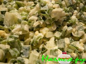 Закусочный салат с огурцом