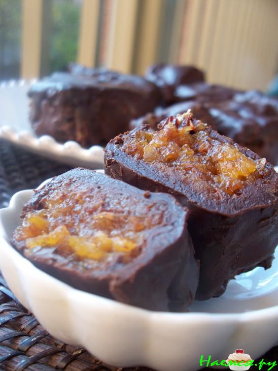 Шоколадные конфеты с фруктами