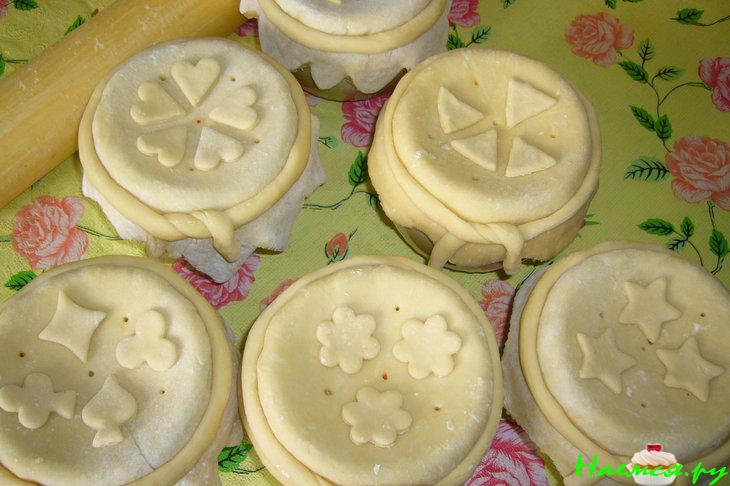 Жаркое в горшочках с рыбкой и грибами