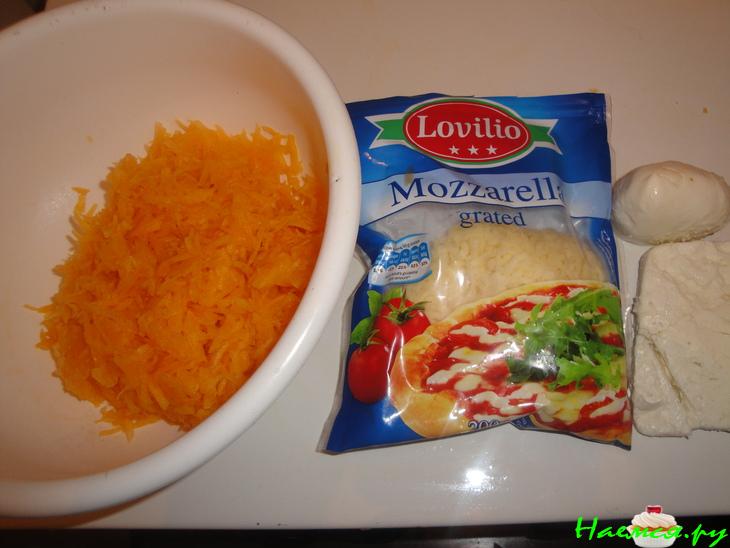 Нежный пирог с сыром и тыквой /kolokithopita/