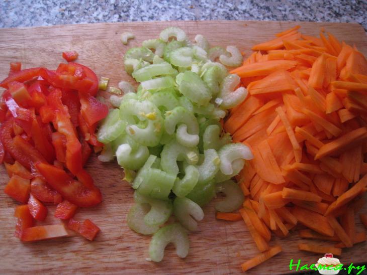 Суп из красной чечевицы с овощами Суп из красной чечевицы с овощами