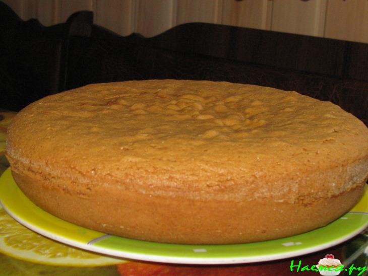 Торт с клубникой, вкусный и влажный