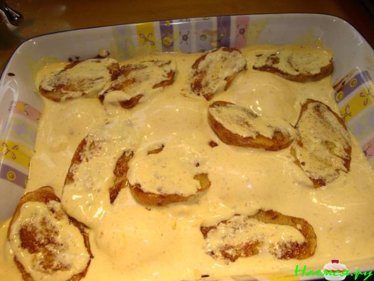 Картофель и яйца, запеченные под соусом карри