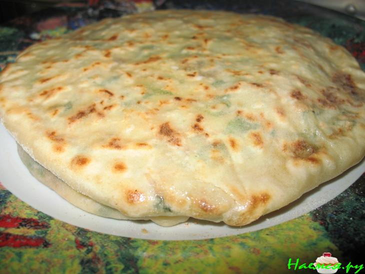 Чуду с брынзой, черемшой и сушеными томатами