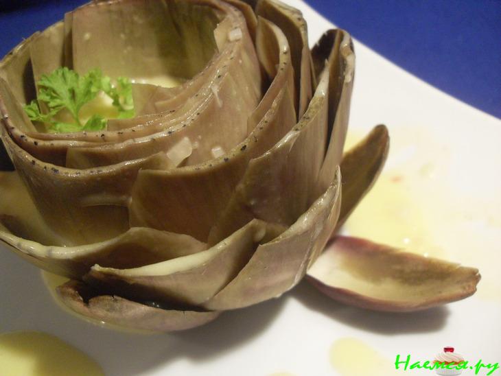 Артишок с винным соусом