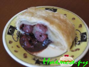 Вишневый штрудель с шоколадом