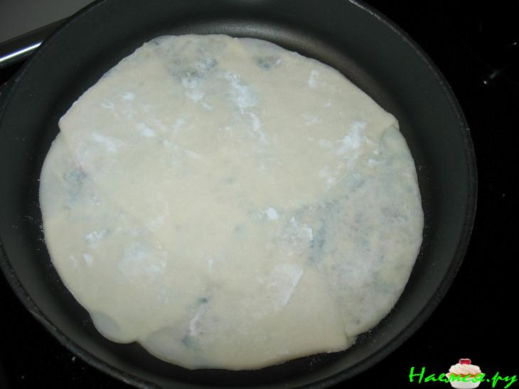 Чуду с брынзой, черемшой и сушеными томатами