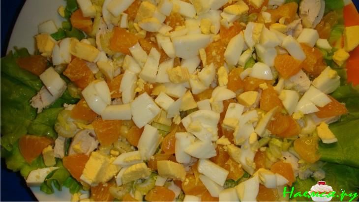 Салат из куриного филе с мандаринами 