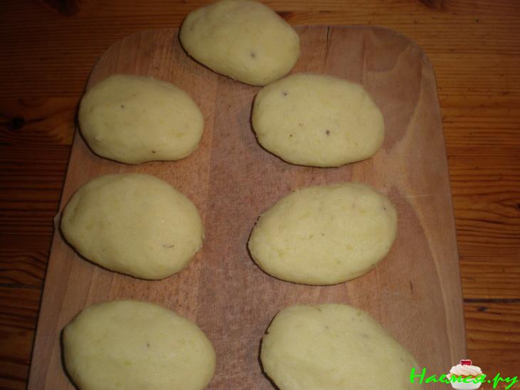 Картофельные котлеты с подливкой из сушёных грибов
