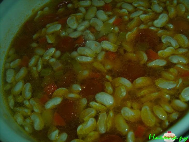 Фасолевый суп с грудинкой (вариант)