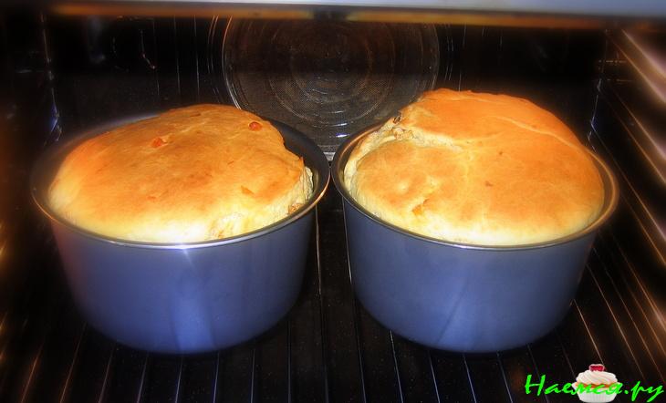 Кулич заварной с изюмом и курагой