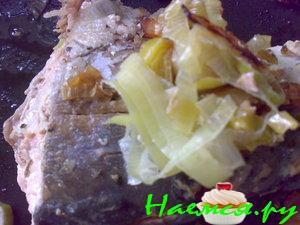 Горбуша с луком пореем