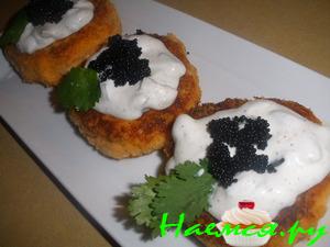 Лососевые котлетки под соусом