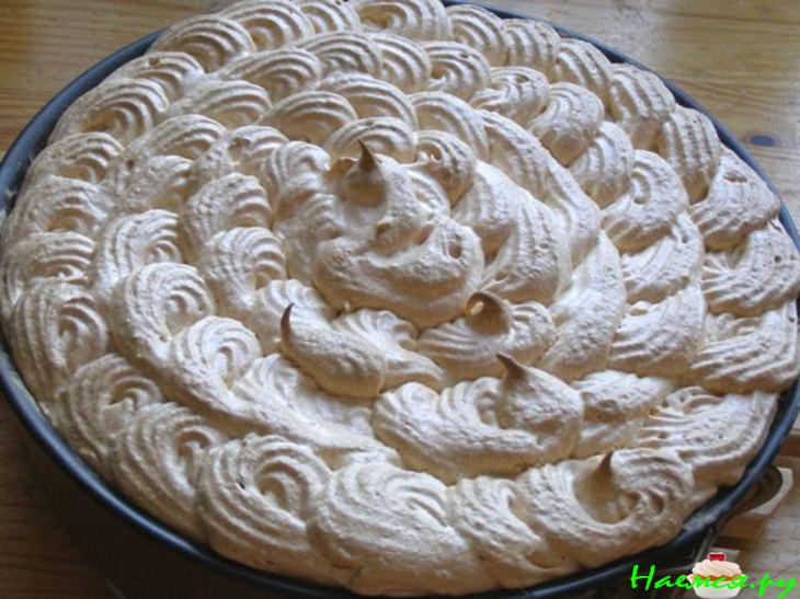 Ревеневый пирог с творогом и безе