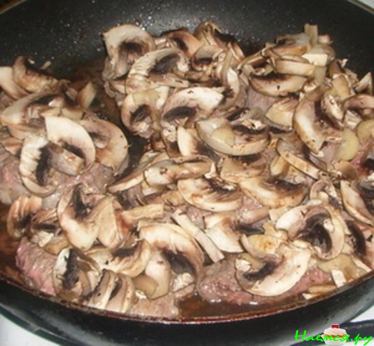 Мясо не по-французски с шампиньонами и сыром Мясо не по-французски с шампиньонами и сыром