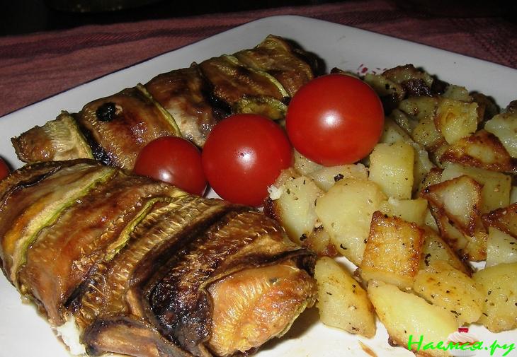 Тилапия запеченная с кабачками и соусом из айвы