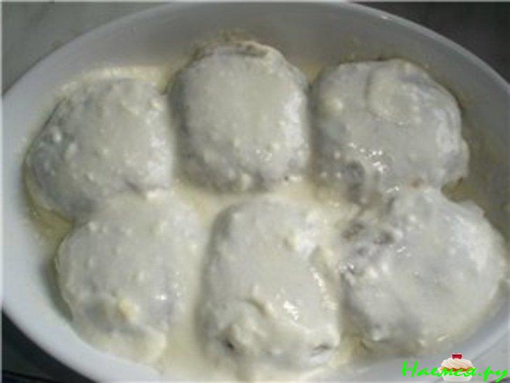 Зразы мясные под соусом бешамель