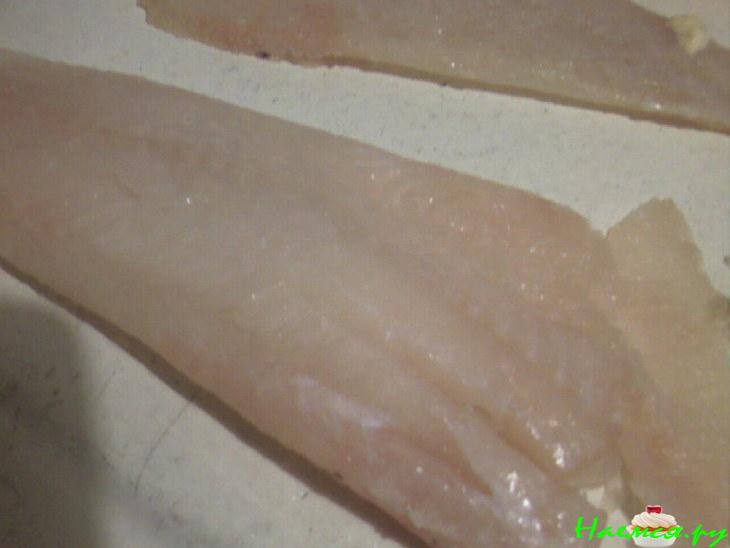 Филе белой рыбы под майонезно-чесночным соусом