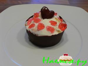 Шоколадные корзиночки с бисквитом и с кремом