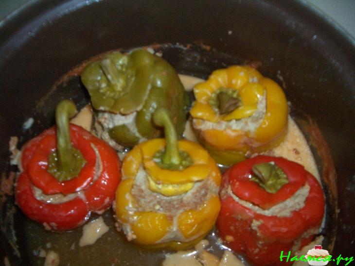 Фаршированный перец в томате