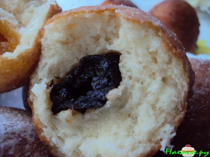 Творожные пончики с черносливом и курагой