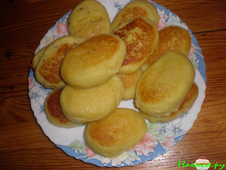 Картофельные котлеты с подливкой из сушёных грибов