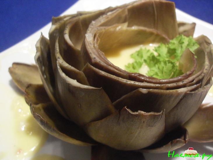 Артишок с винным соусом