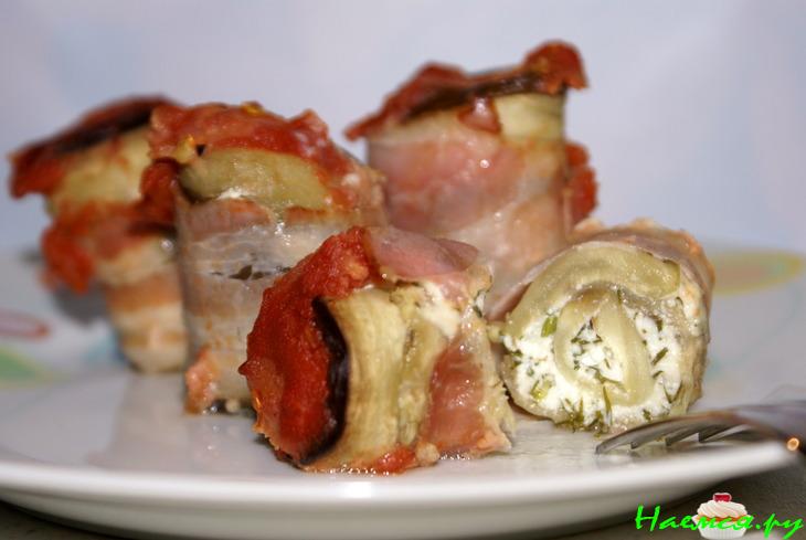 Баклажановые рулетики запеченные с творогом и беконом Баклажановые рулетики запеченные с творогом и беконом