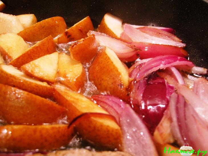 Свиные отбивные с грушей