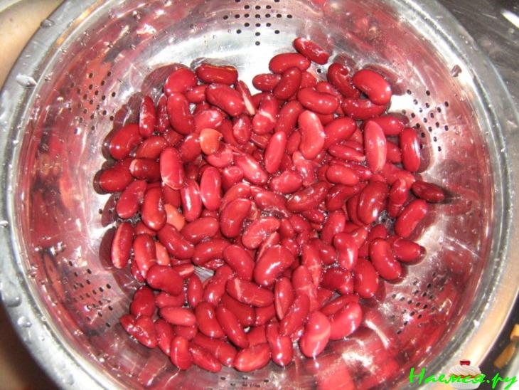 Салат фасолевый с вареной говядиной