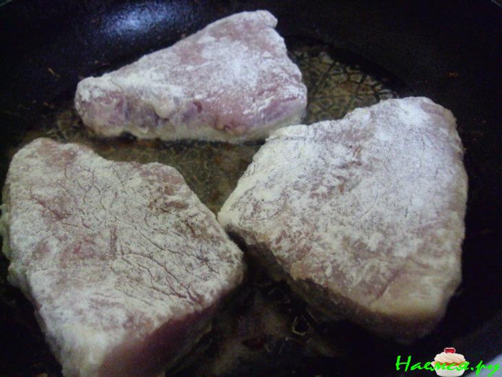 Свинина с черносливом в красном вине