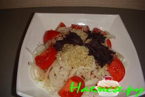 Салат "Весенний" с грецкими орехами