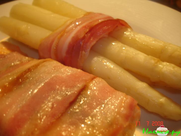 Лосось со спаржей