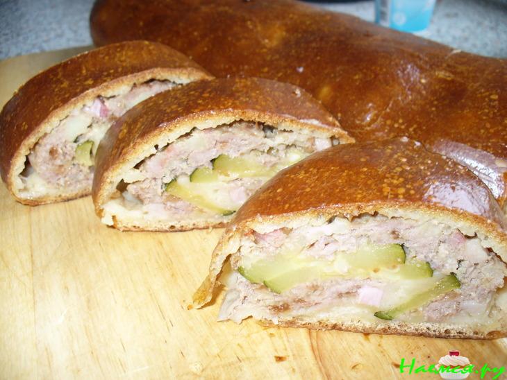 Рулет с фаршем и кабачком