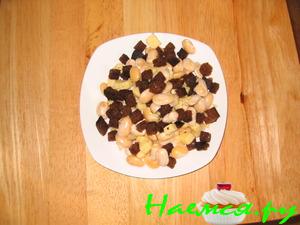 Салат с фасолью и чесноком