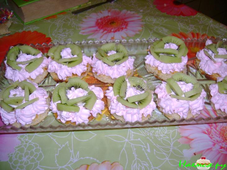 Корзиночки со сливками и киви