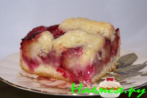 Сливовый пирог со сметанным кремом