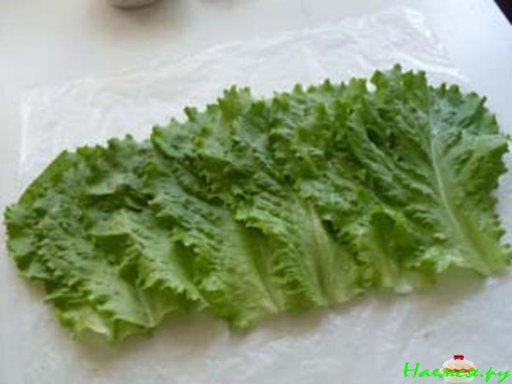 Рулетики из салата с овощами