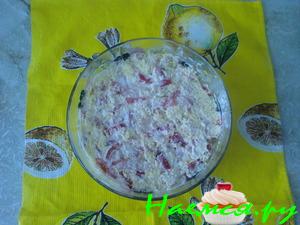 Салат слоеный с красным перцем, ветчиной, яйцами и сыром Салат слоеный с красным перцем, ветчиной, яйцами и сыром