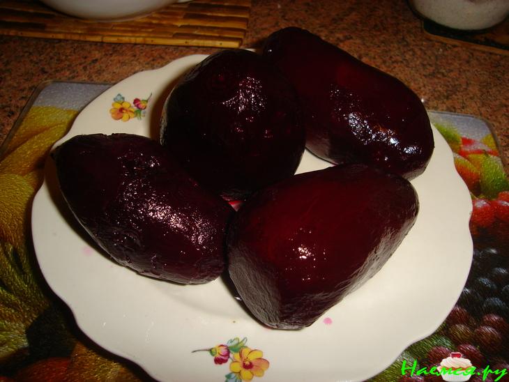 Салат "Изюминка" со свеклой и черносливом