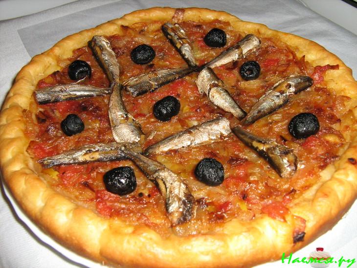 Луковый пирог со шпротами