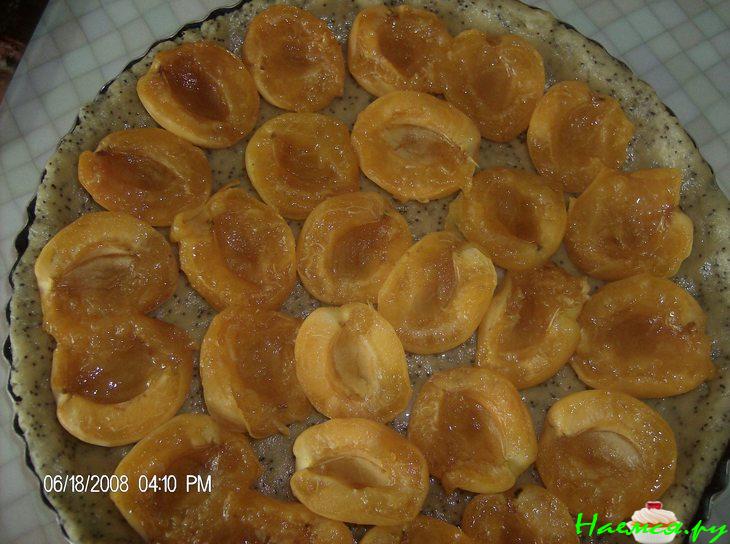 Маковый пирог с абрикосами