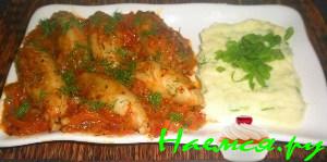 Кальмары фаршированные креветками и рисом в соусе