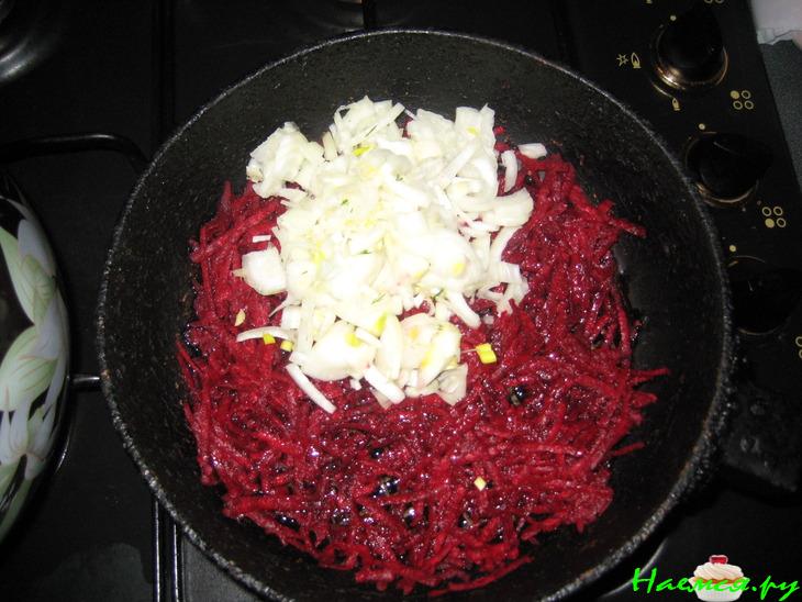 Зеленый борщ со свеклой