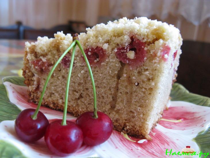 Пирог на газировке с вишней и посыпкой 'Штрейзель' Пирог на газировке с вишней и посыпкой 'Штрейзель'