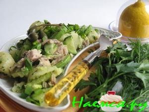 Картофельный салат с рыбкой и авокадо