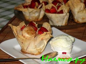 Клубнично-банановые корзинки с лимонным сорбе