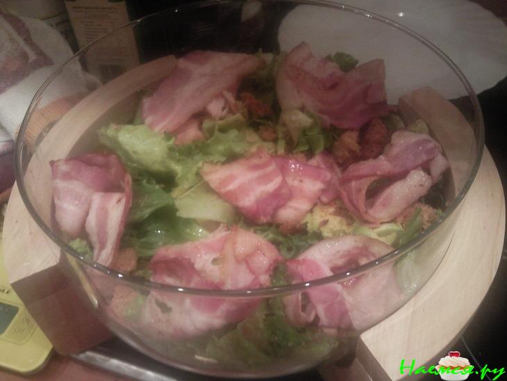 Салат с авокадо и беконом