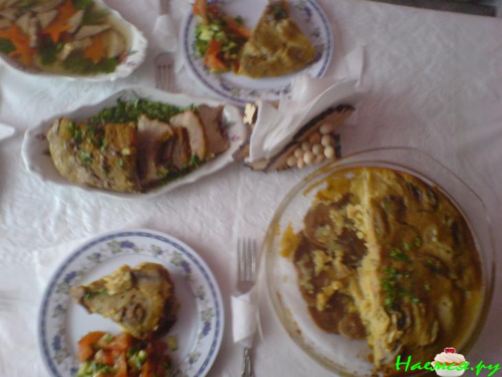 Запеканка с картофелем, грибами и чесноком