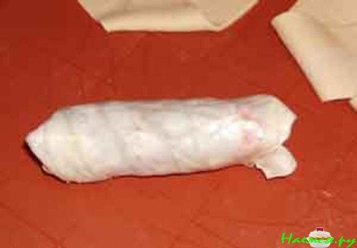 Сардельки шпигованные овощами в слоеном тесте